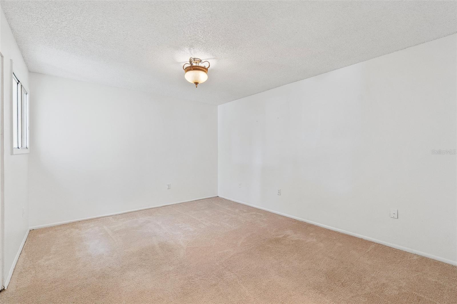Image 12 of 27 For 916 Lake Destiny Road E