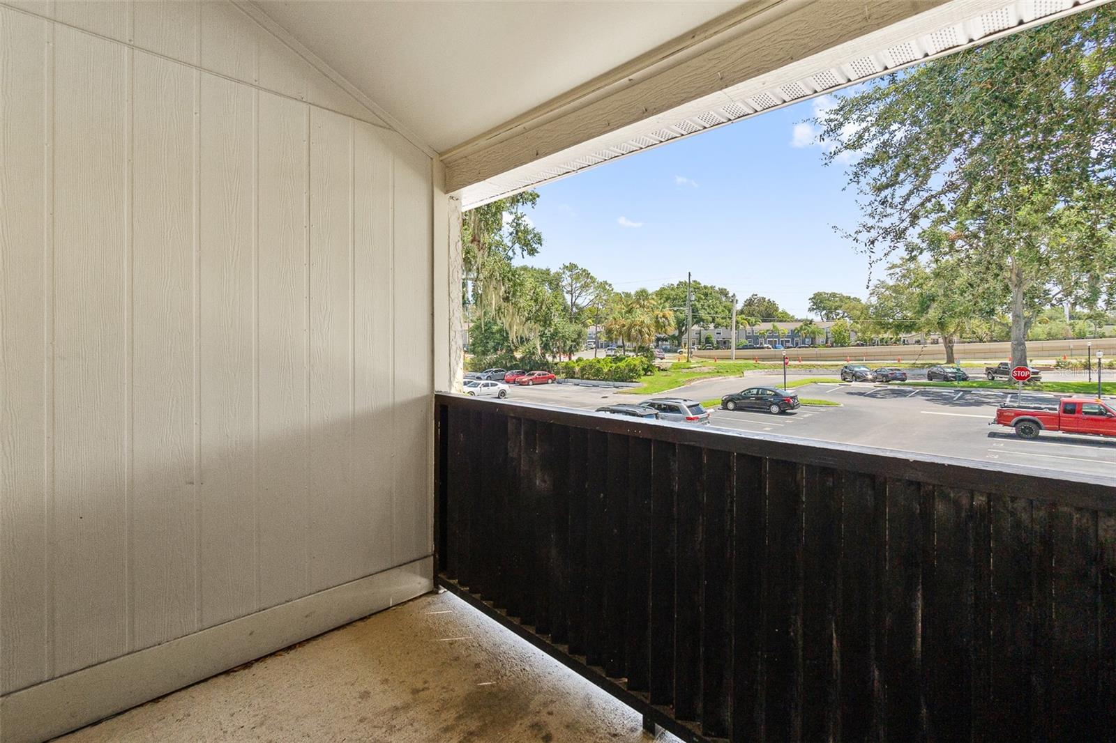 Image 6 of 27 For 916 Lake Destiny Road E