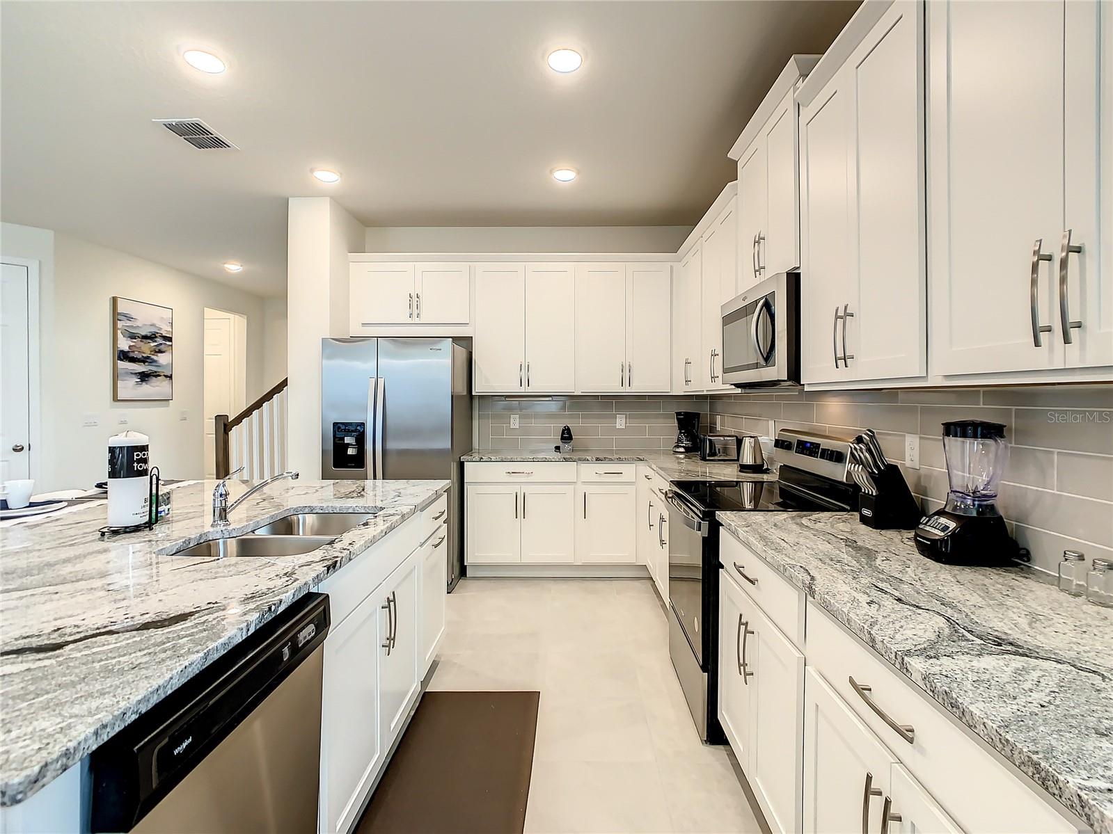 Image 17 of 92 For 8919 Tropical Haven Court