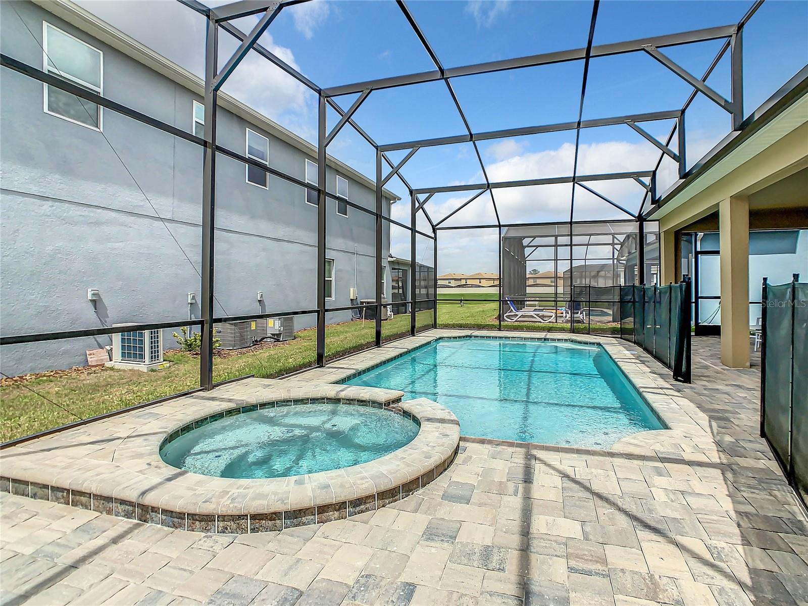 Image 32 of 92 For 8919 Tropical Haven Court