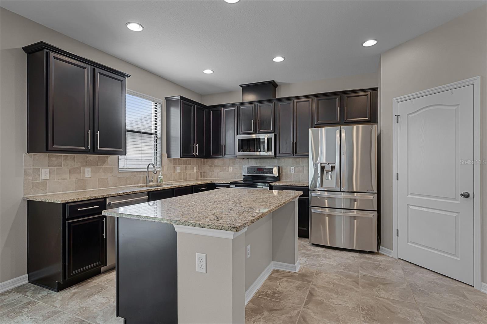 Image 14 of 51 For 10122 Armando Circle