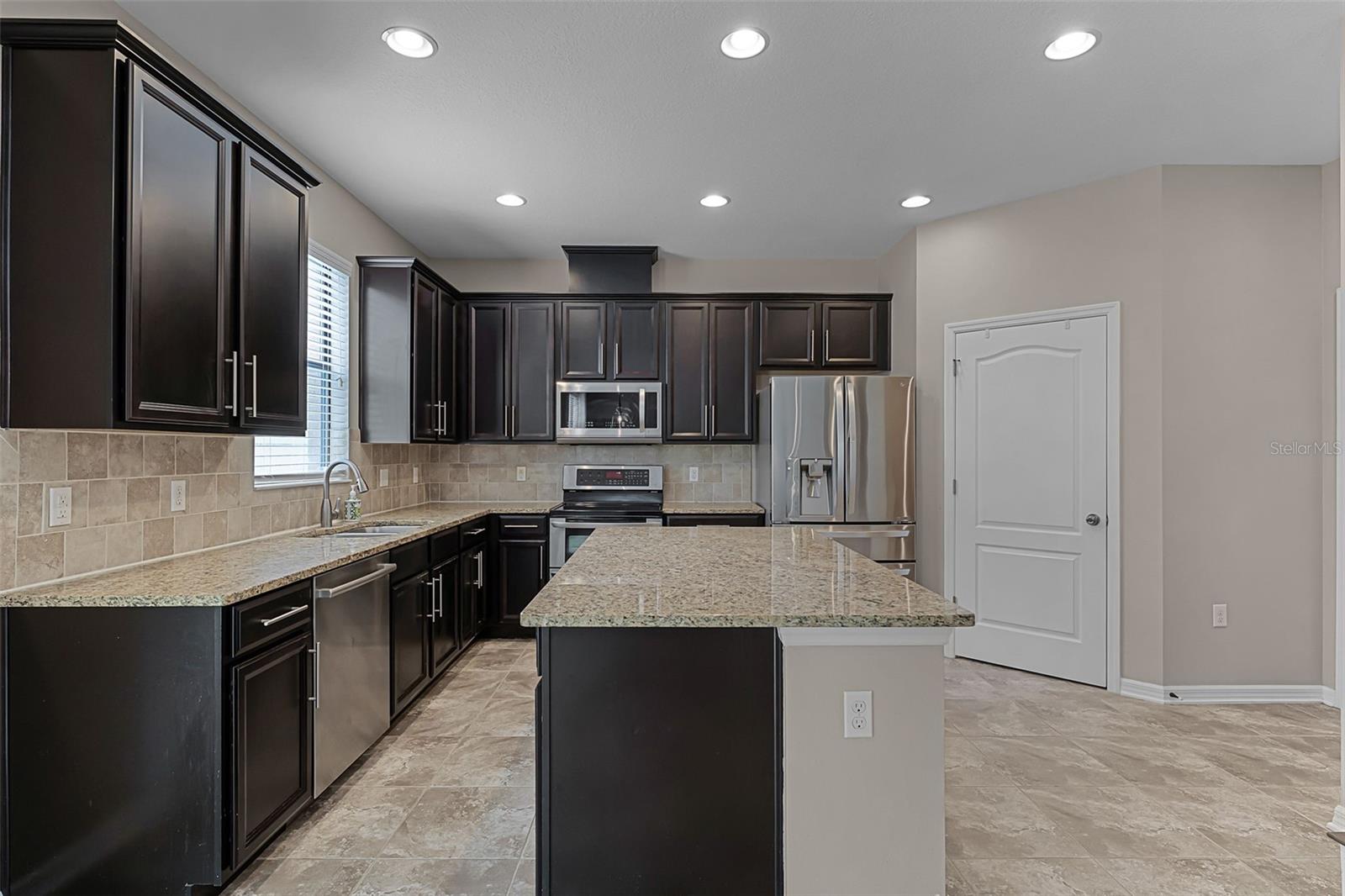 Image 15 of 51 For 10122 Armando Circle