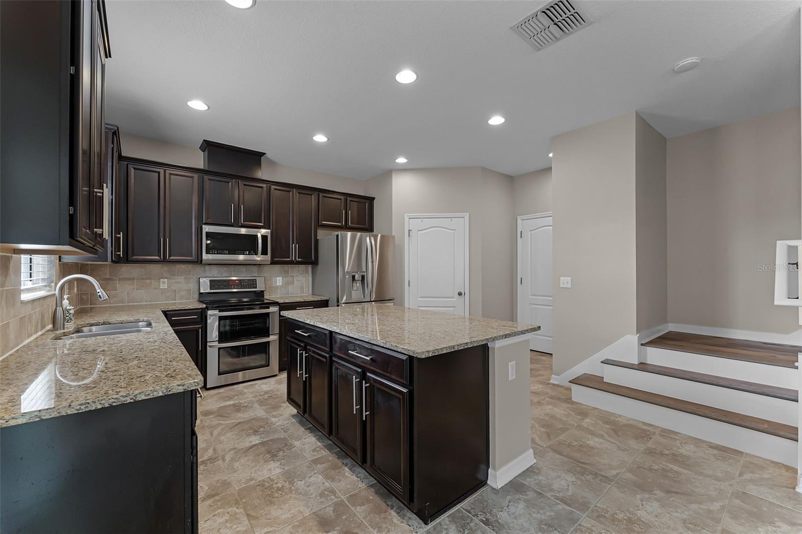 Image 18 of 51 For 10122 Armando Circle