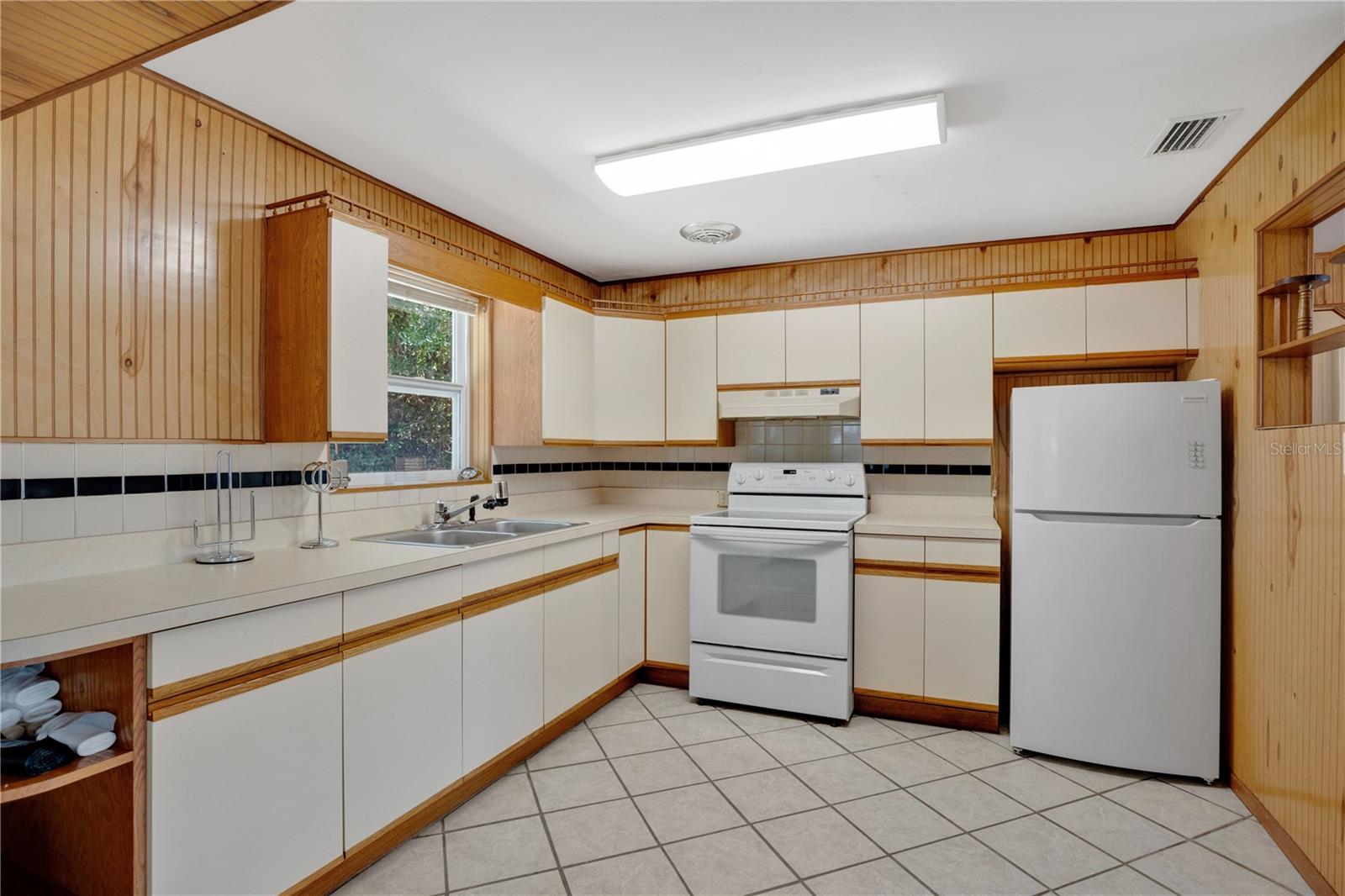 Image 11 of 30 For 412 Virginia Avenue
