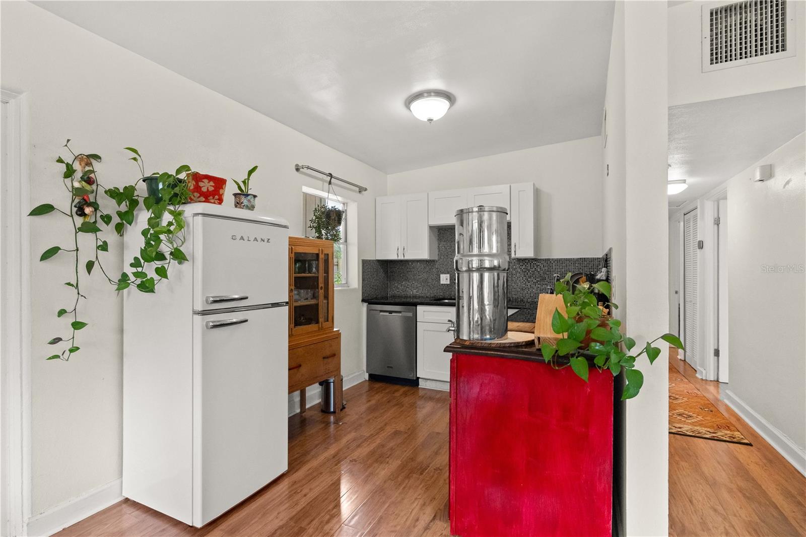 Image 3 of 17 For 1421 New Hampshire Street