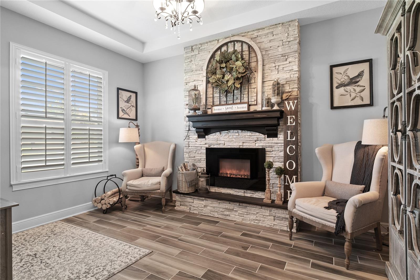 Image 3 of 45 For 4279 Caplock Street
