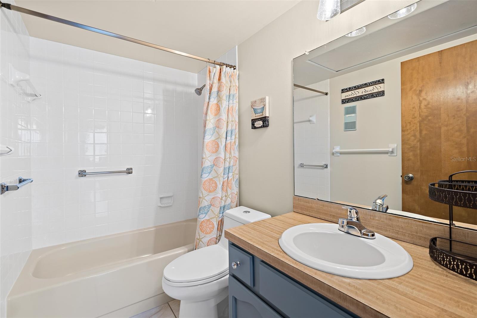 Image 17 of 31 For 7301 Ridgewood Avenue D103 Or 60