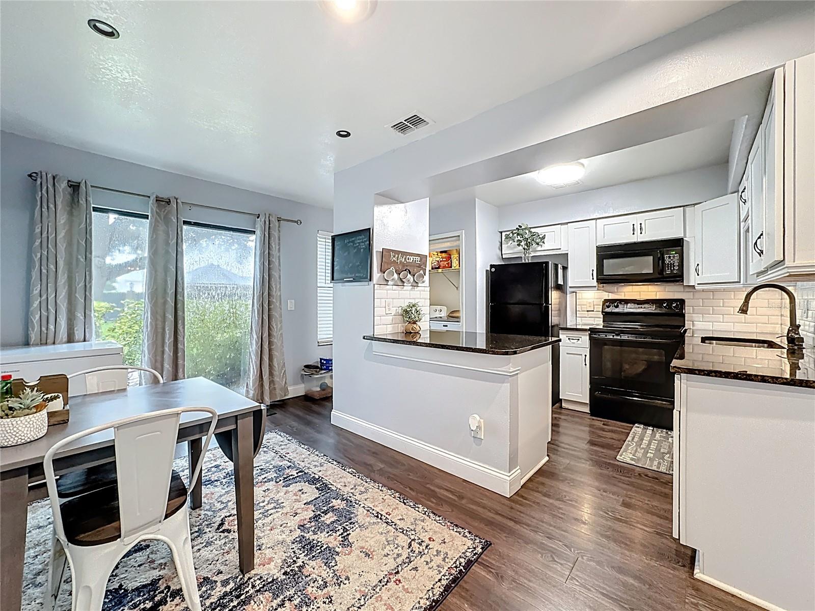 Image 17 of 54 For 608 Casa Park Court F