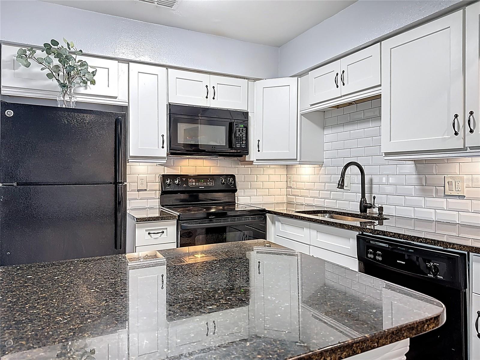 Image 20 of 54 For 608 Casa Park Court F
