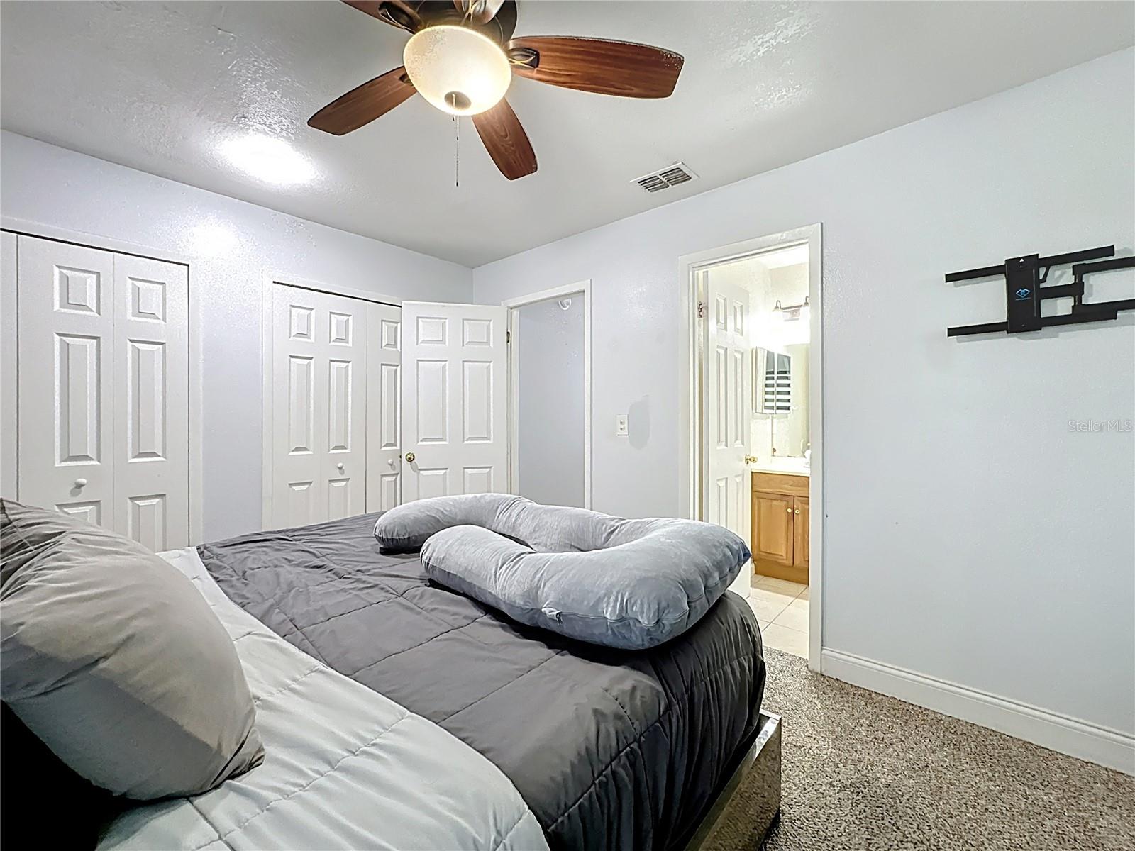 Image 32 of 54 For 608 Casa Park Court F