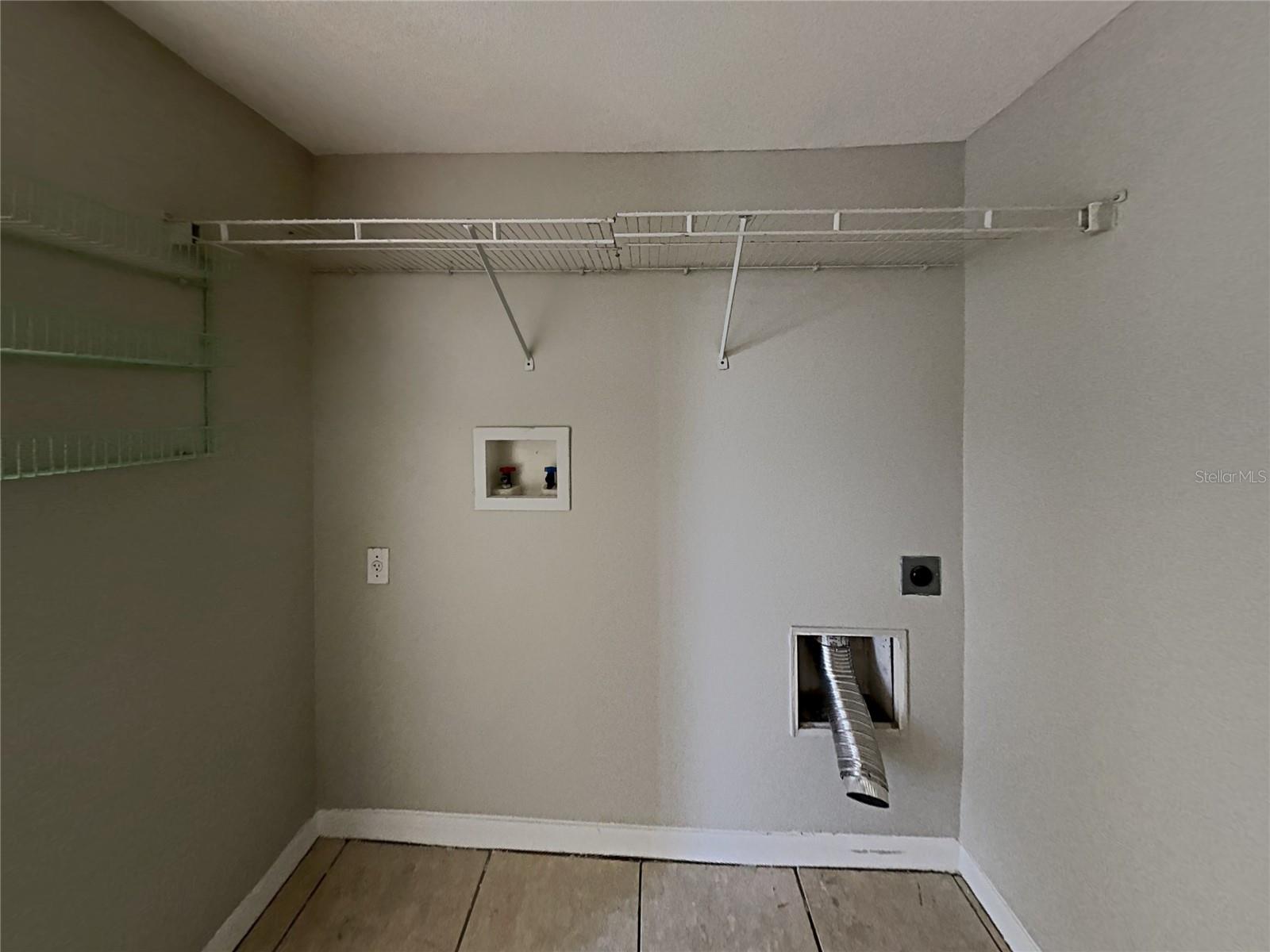 Image 17 of 29 For 364 Chelmsford Court