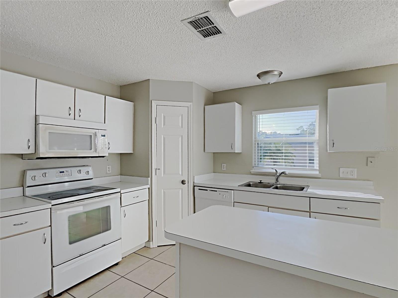 Image 2 of 29 For 364 Chelmsford Court