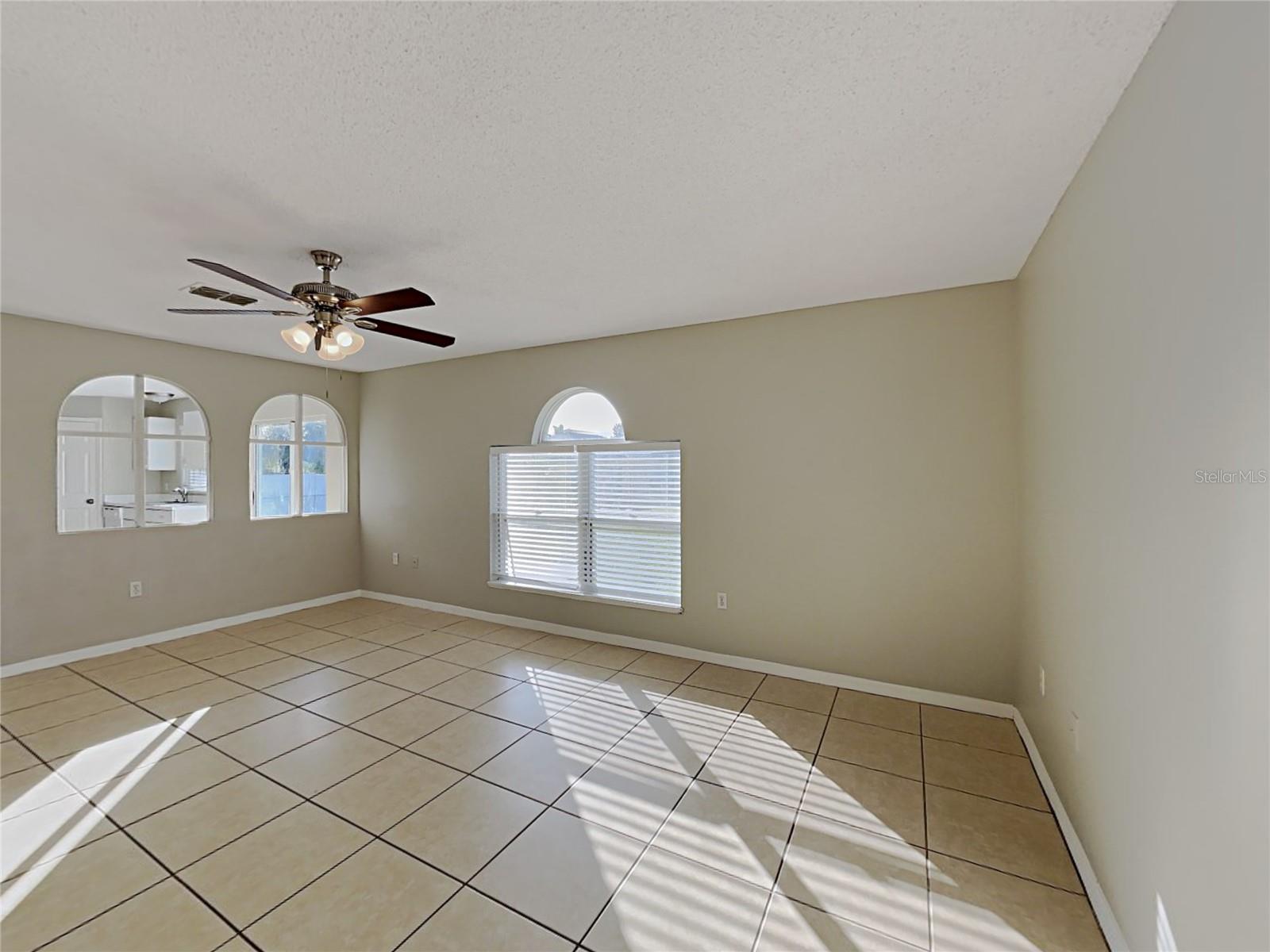 Image 22 of 29 For 364 Chelmsford Court