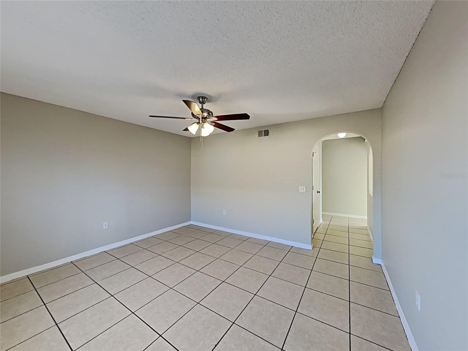 Image 23 of 29 For 364 Chelmsford Court