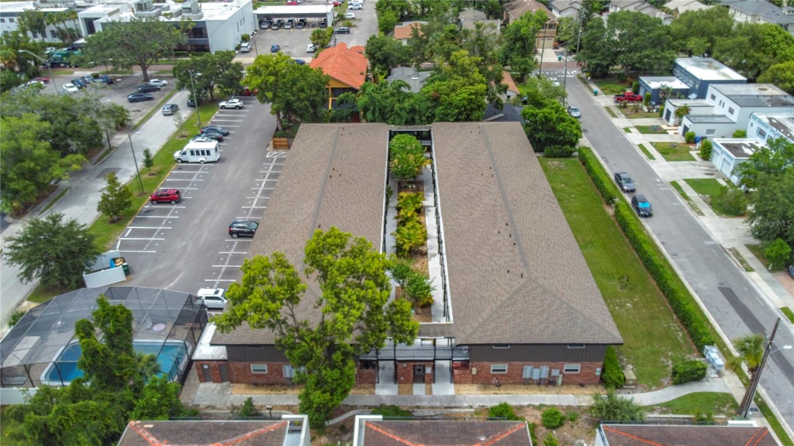 Image 29 of 33 For 851 Miles Avenue 21