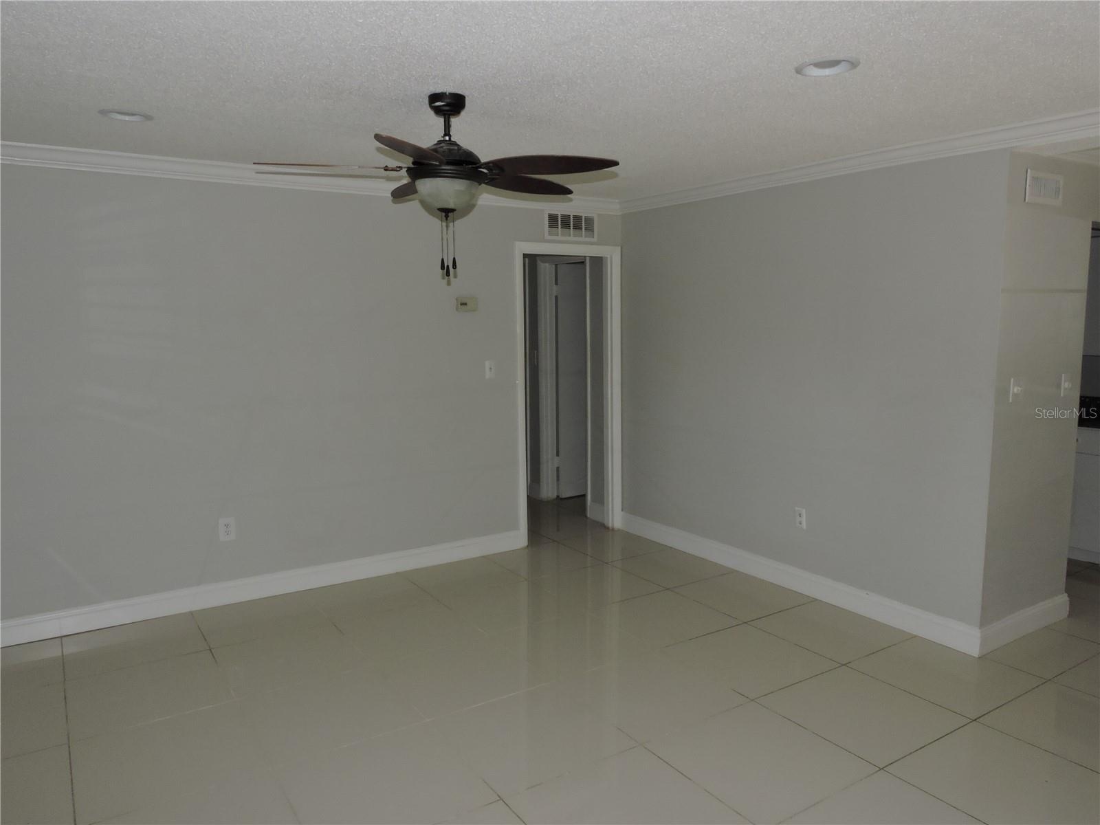 Image 7 of 24 For 851 Miles Avenue 21