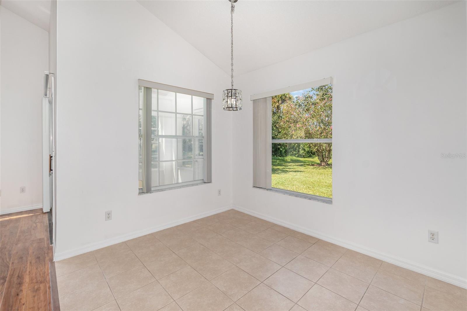 Image 11 of 33 For 2548 Albion Avenue
