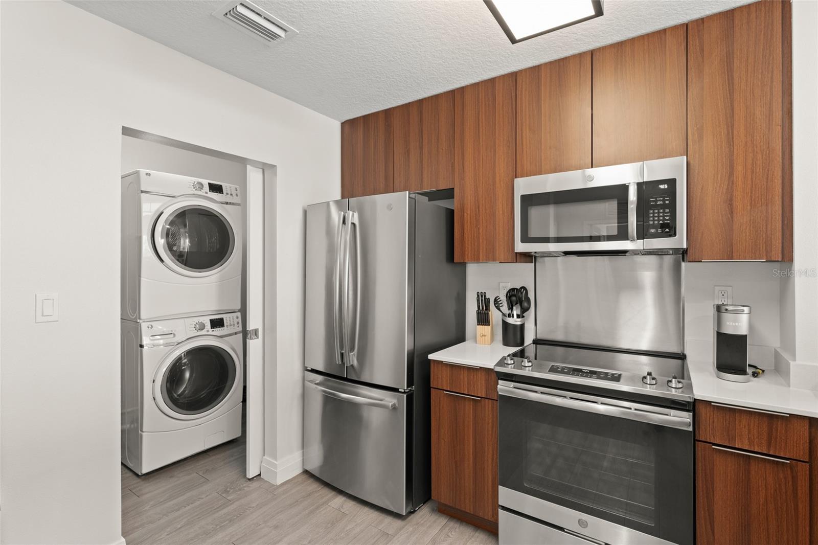 Image 7 of 41 For 14501 Grove Resort Avenue 2334