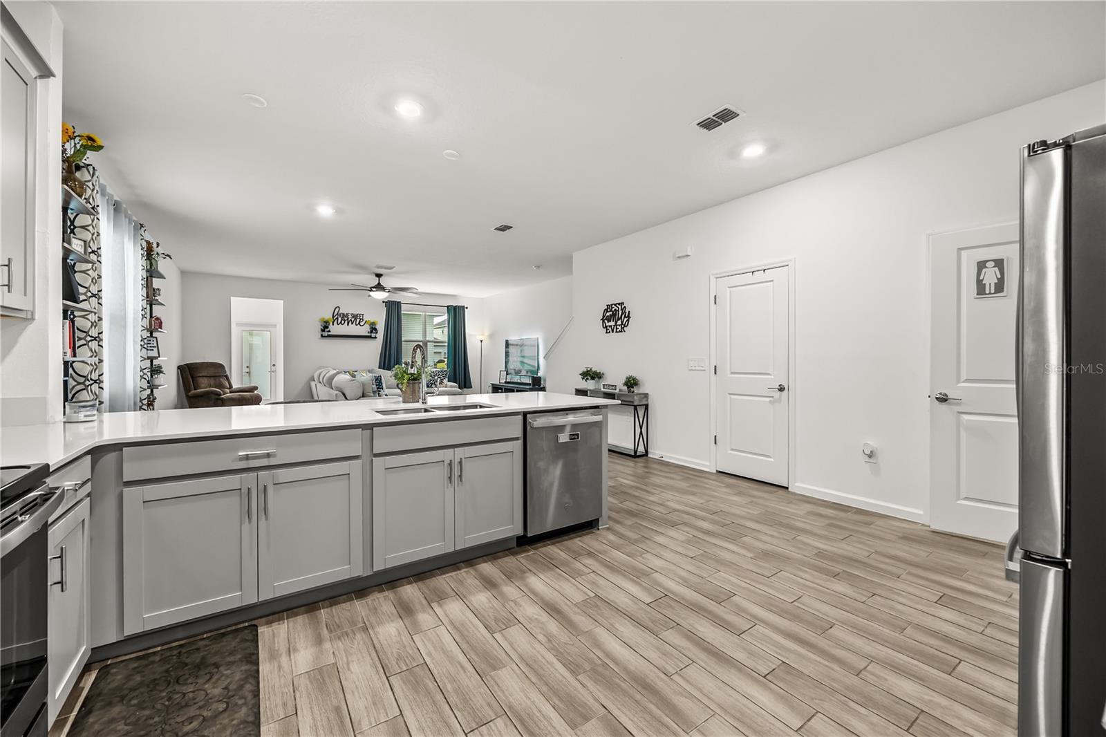 Image 8 of 29 For 6428 Sprucepine Lane
