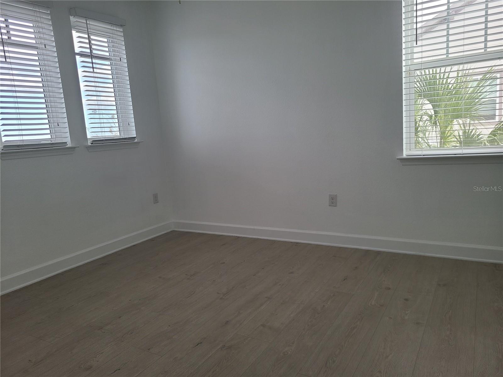 Image 21 of 28 For 13825 Benavente Avenue