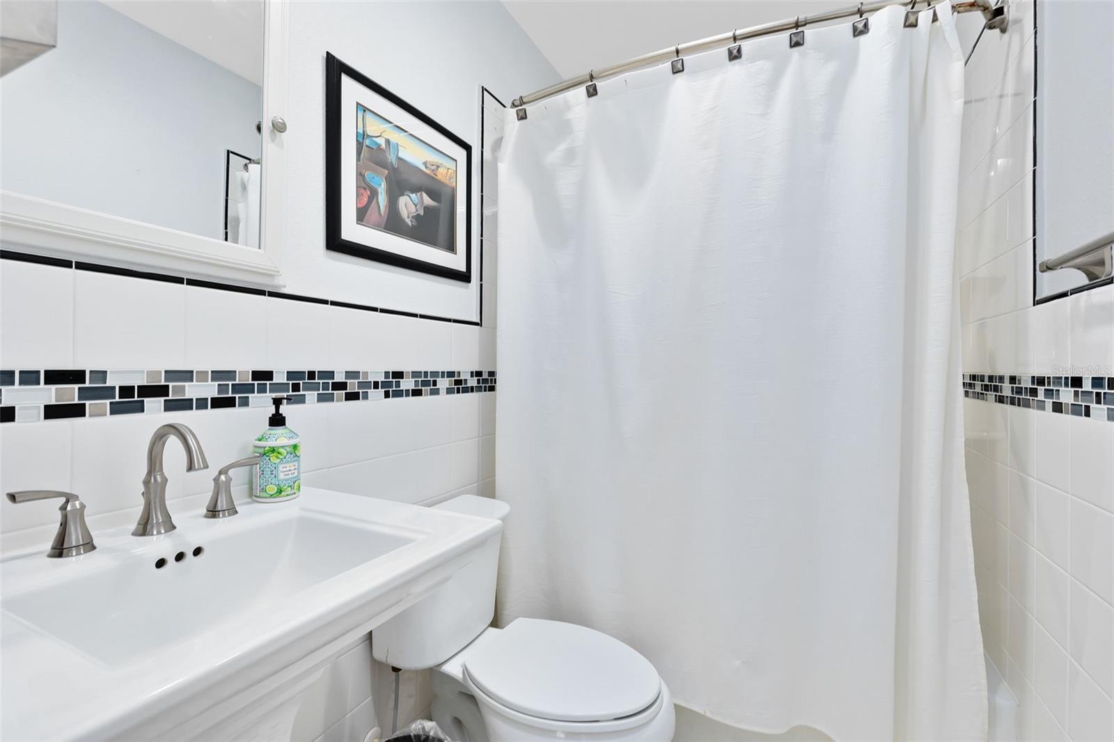Image 5 of 18 For 1513 Livingston Street 1513