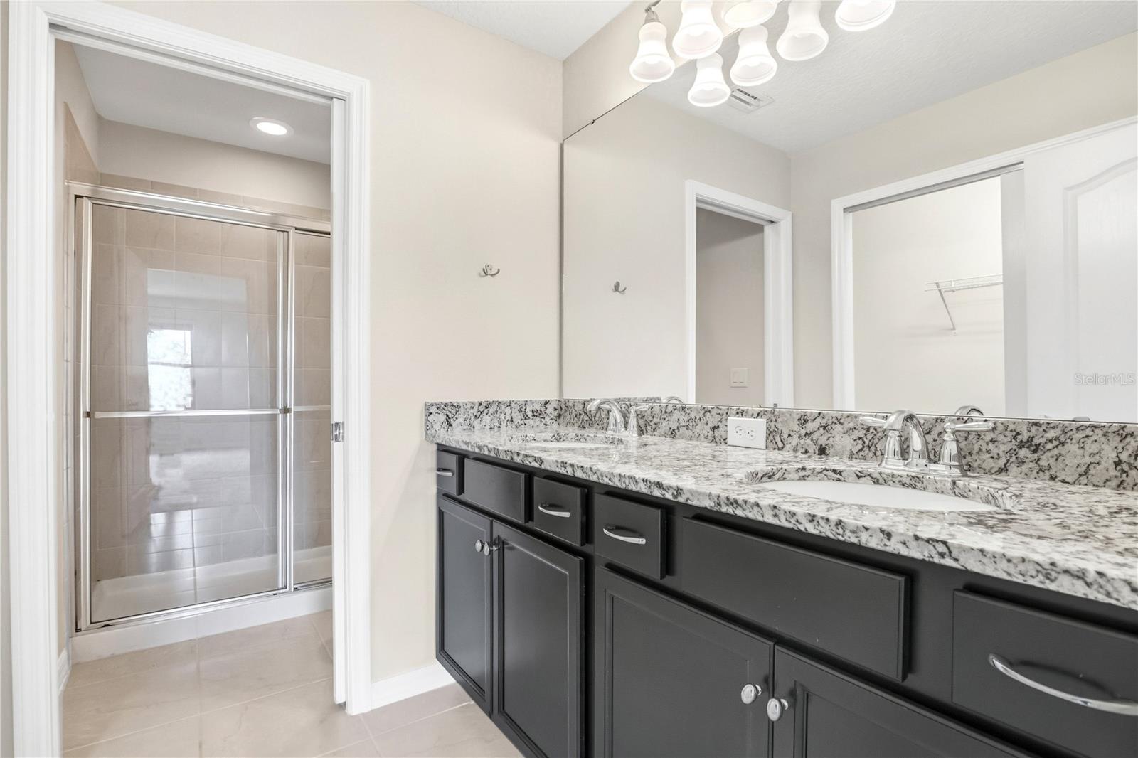 Image 28 of 41 For 2406 Dubai Street