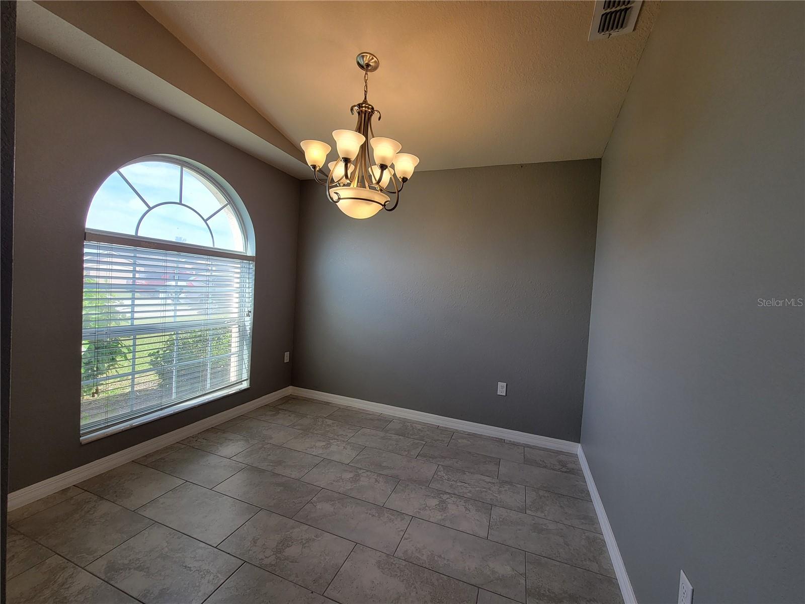 Image 4 of 40 For 800 Overlook Grove Drive