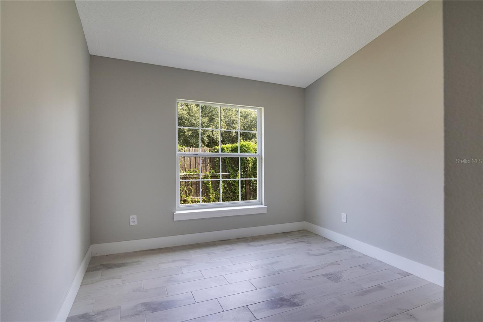 Image 13 of 21 For 7231 Edgewater Shores Court