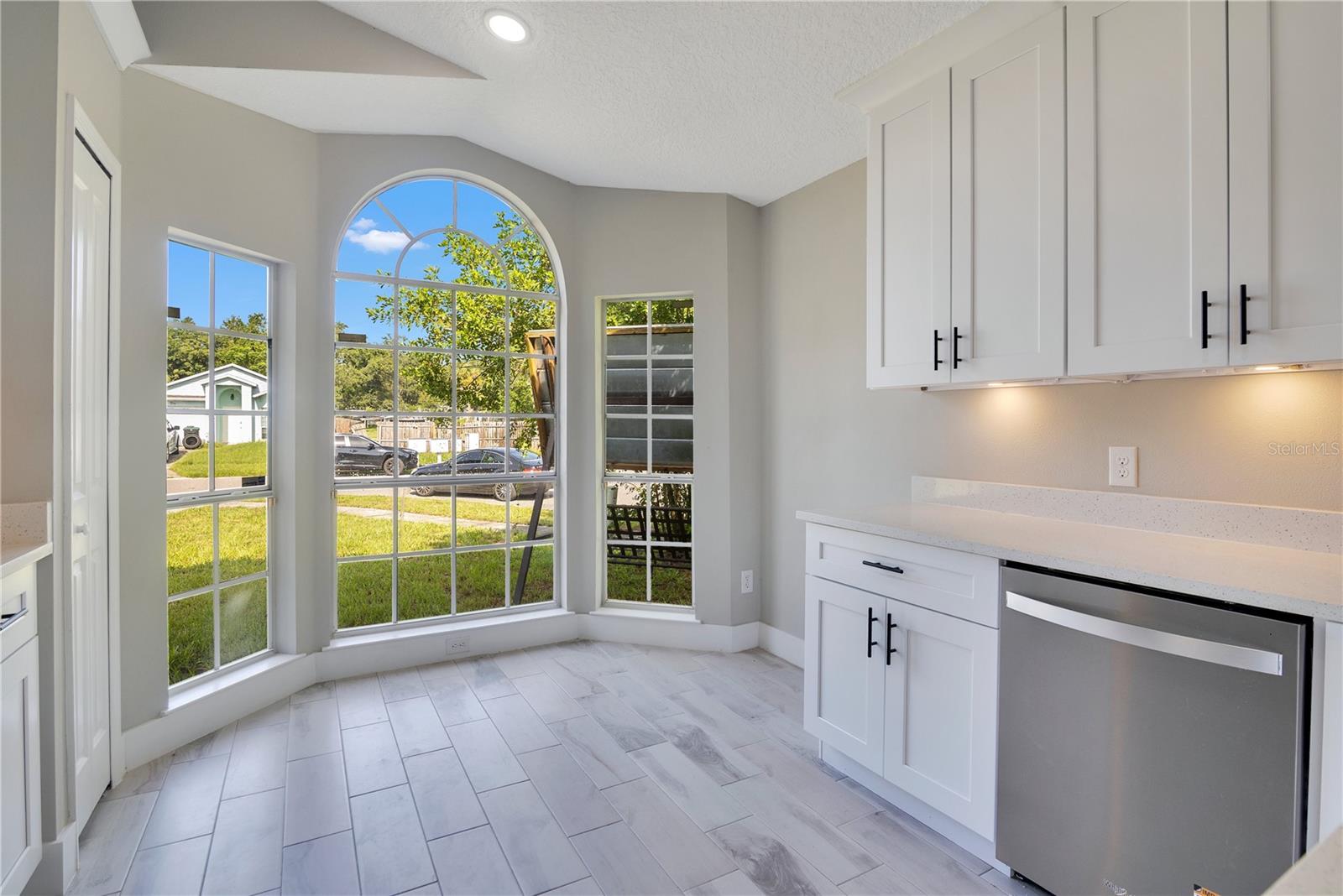 Image 5 of 21 For 7231 Edgewater Shores Court