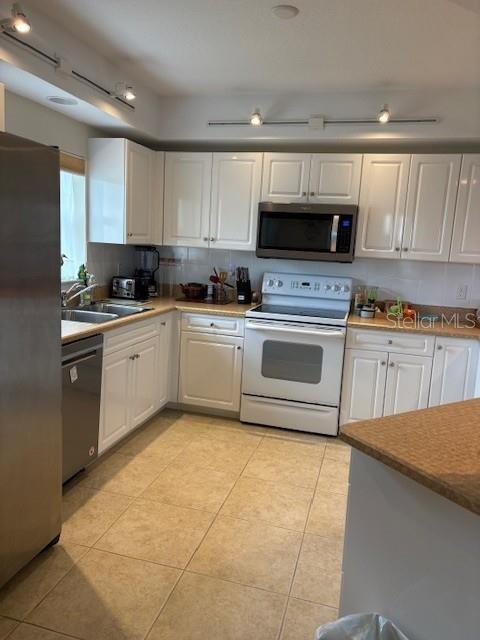 Image 4 of 26 For 5300 Atlantic Avenue 8-401