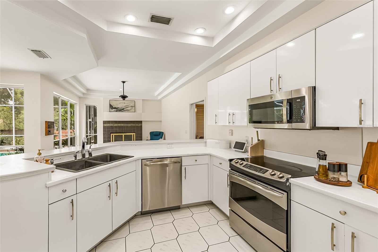 Image 10 of 47 For 336 Ashford Court