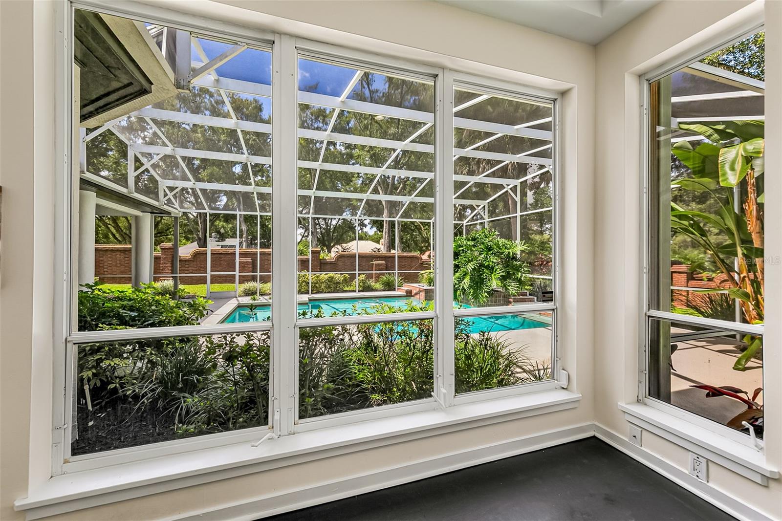 Image 16 of 47 For 336 Ashford Court