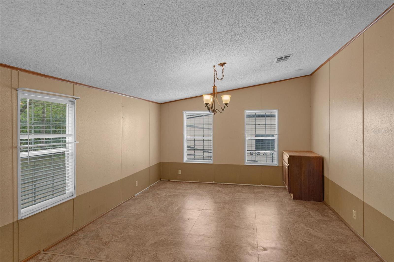 Image 17 of 49 For 2835 Forestland Drive