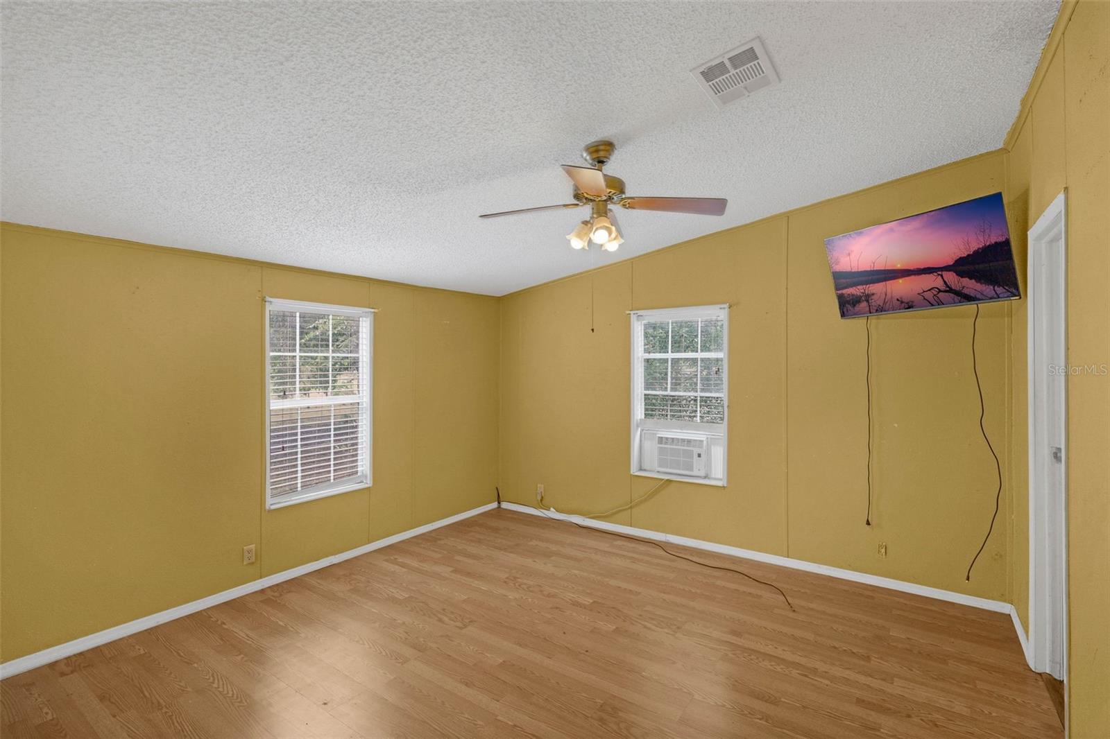 Image 22 of 49 For 2835 Forestland Drive
