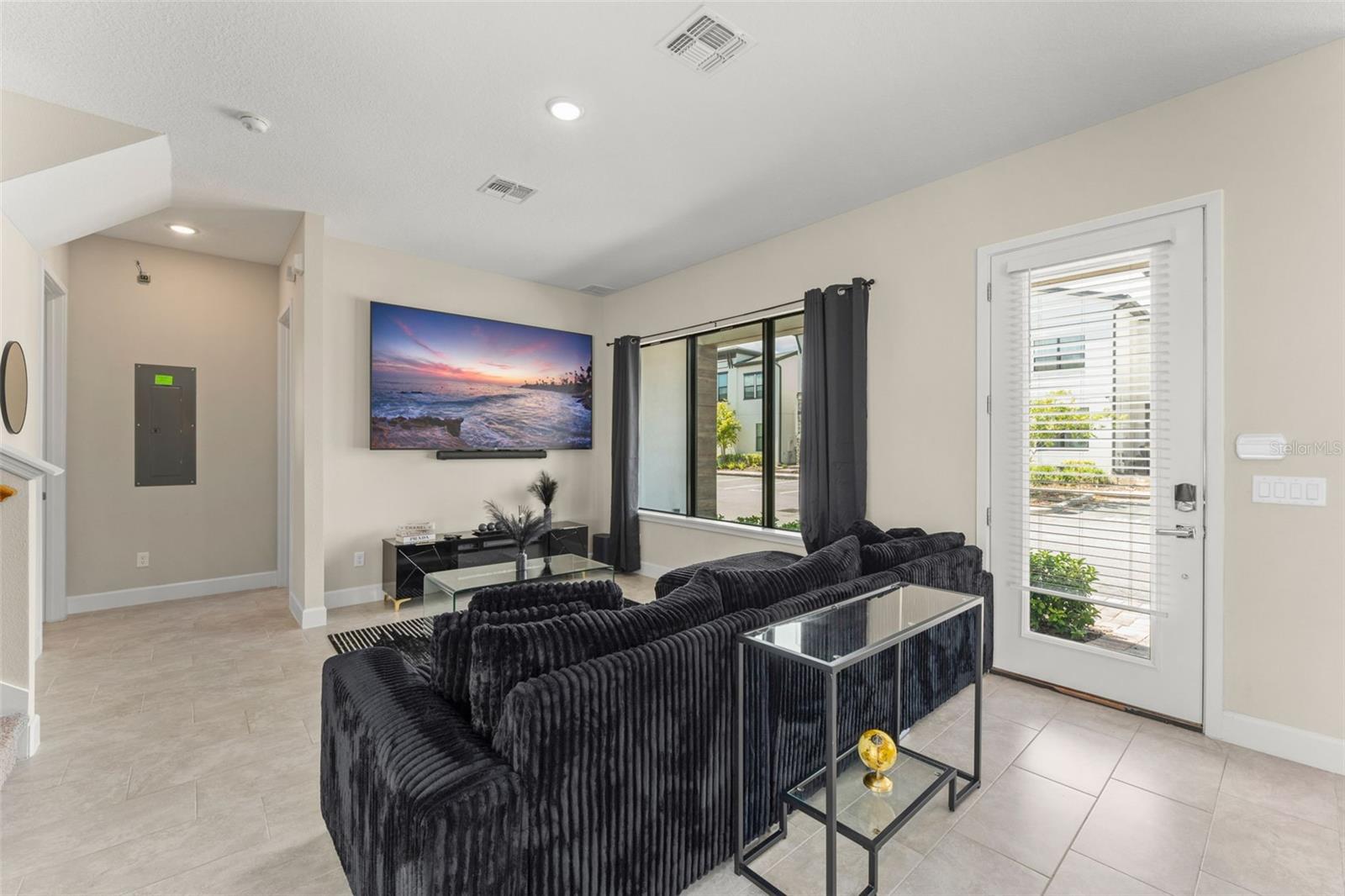 Image 10 of 38 For 205 Villa Domani Circle 62
