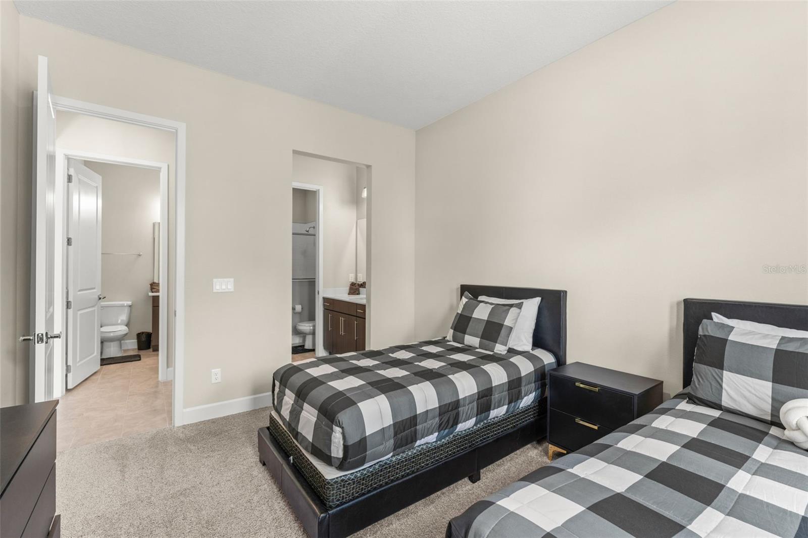 Image 15 of 38 For 205 Villa Domani Circle 62