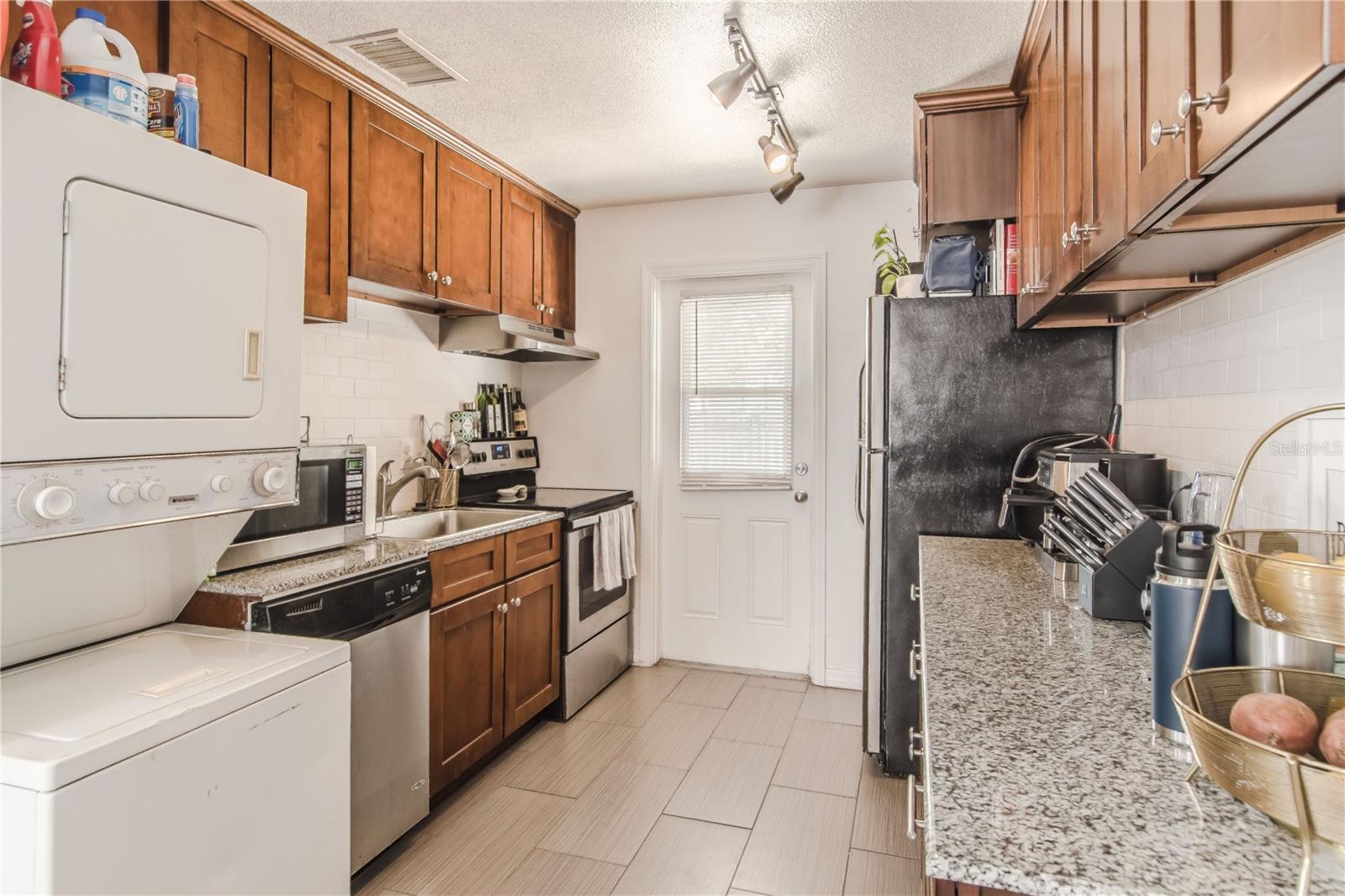 Image 3 of 20 For 1221 Minnesota Street D