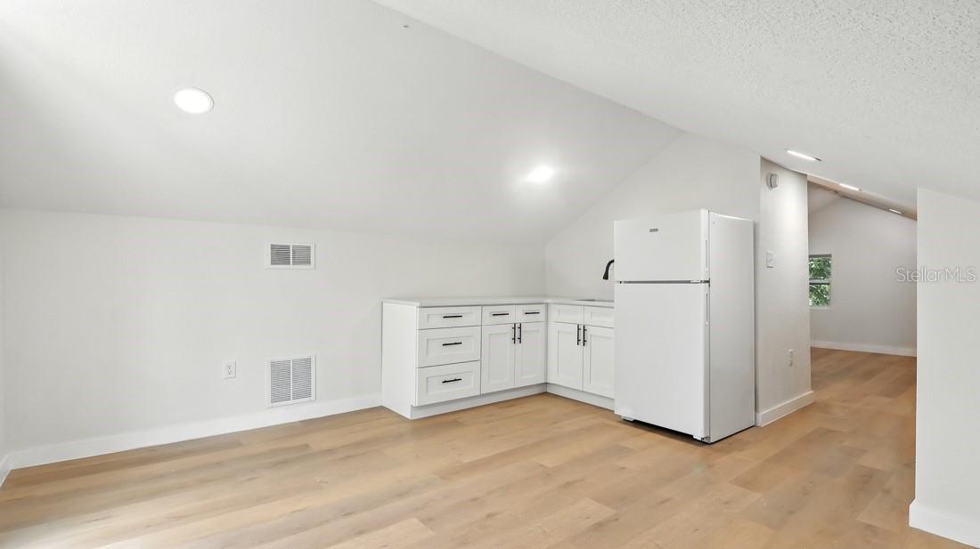 Image 22 of 38 For 7806 Van Dyke Place
