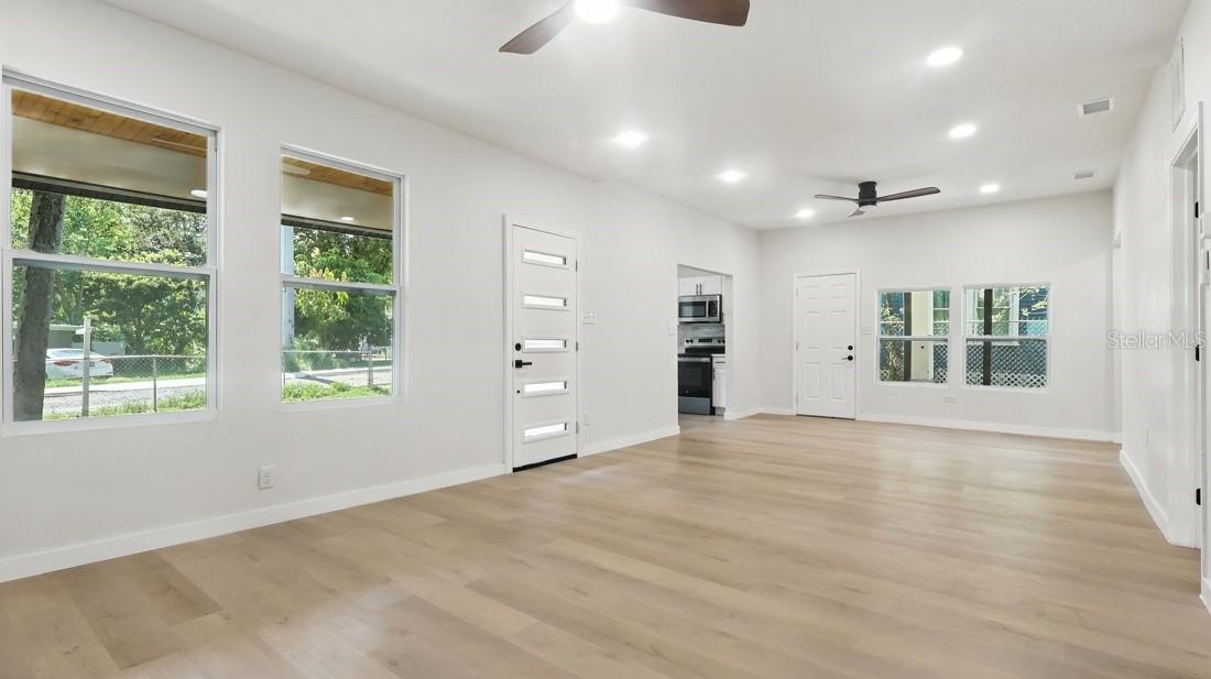 Image 8 of 38 For 7806 Van Dyke Place