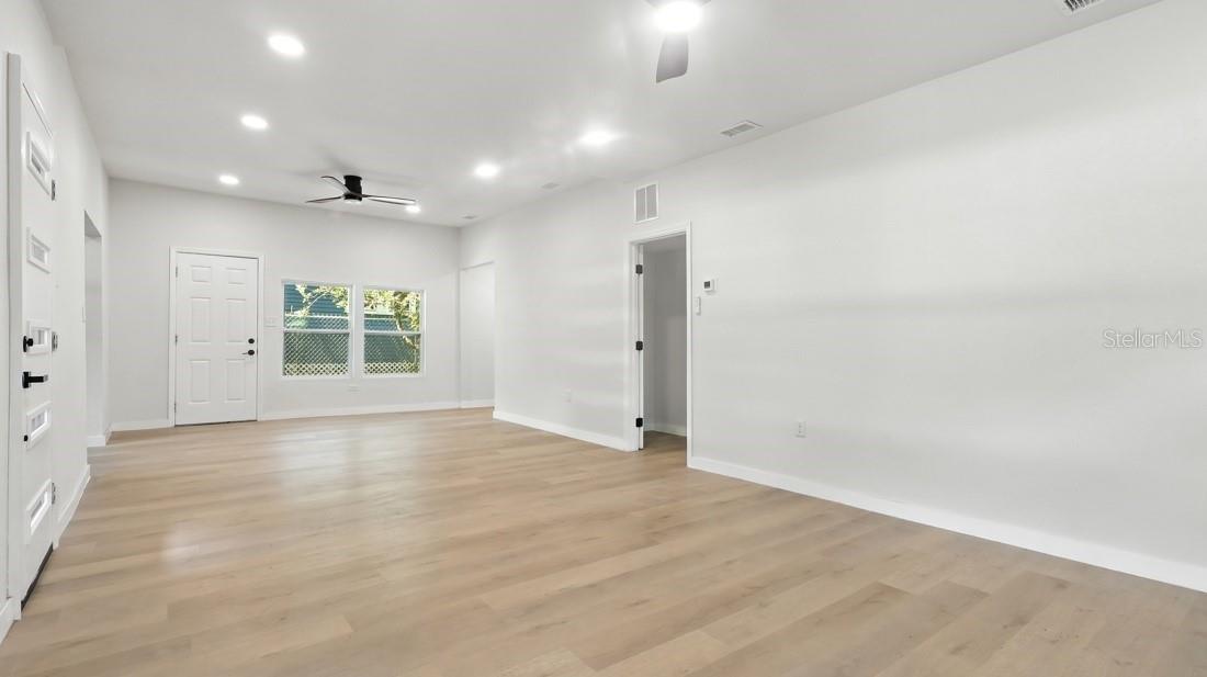 Image 9 of 38 For 7806 Van Dyke Place