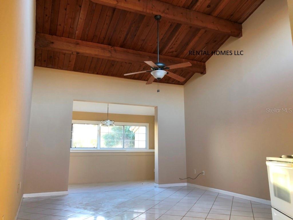 Image 4 of 11 For 510 Cranes Way 302
