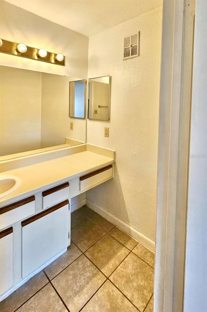 Image 18 of 36 For 4225 Thornbriar Lane 208