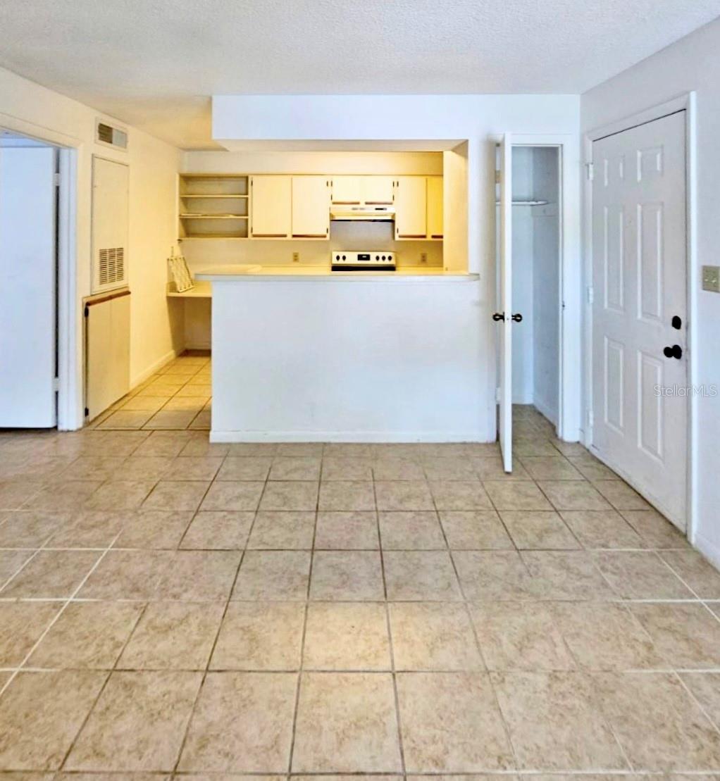 Image 3 of 36 For 4225 Thornbriar Lane 208