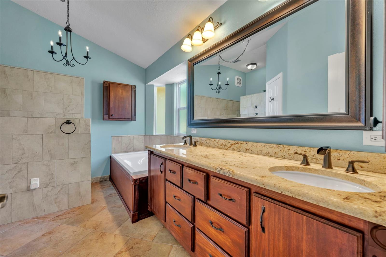 Image 17 of 31 For 5055 Knotty Pine Court