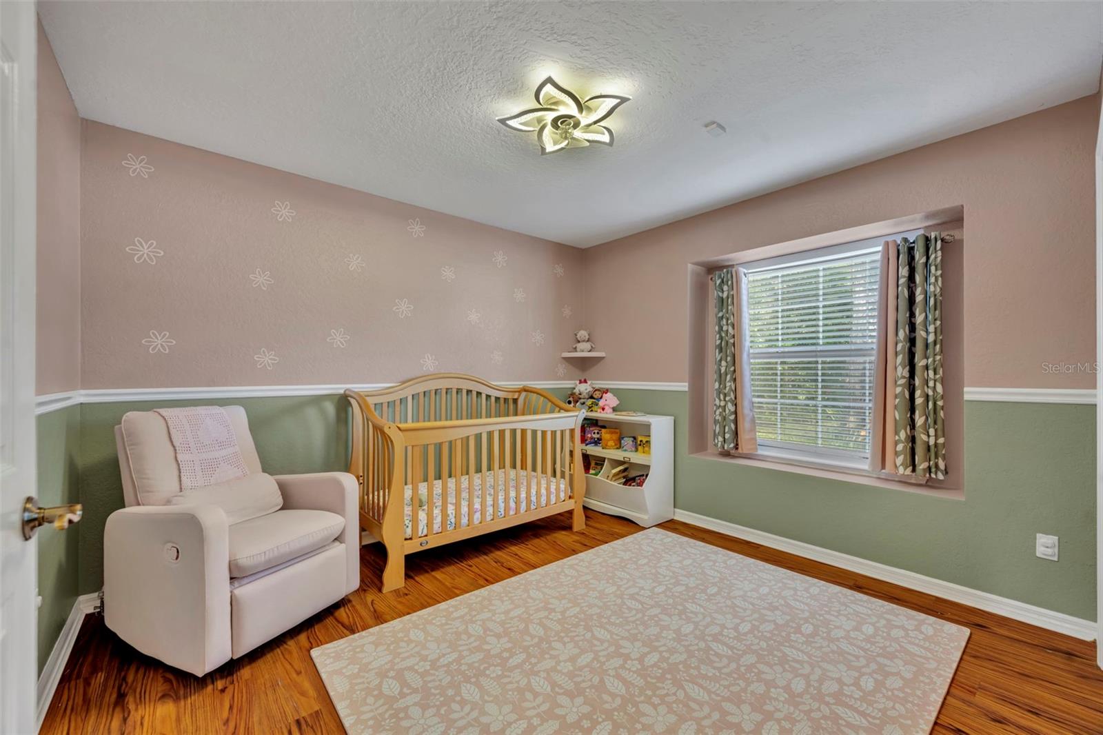 Image 19 of 31 For 5055 Knotty Pine Court