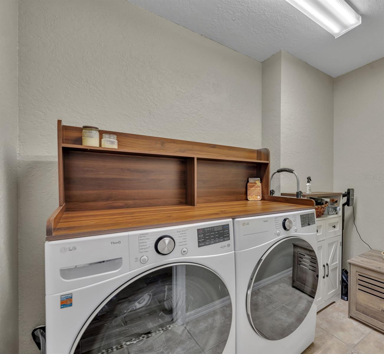 Image 23 of 31 For 5055 Knotty Pine Court