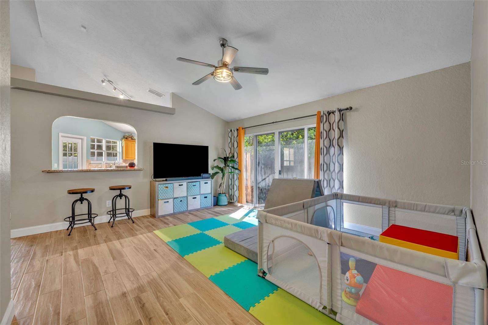 Image 9 of 31 For 5055 Knotty Pine Court