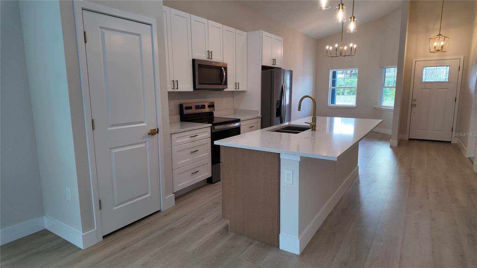 Image 4 of 26 For 829 Mcdonald Avenue