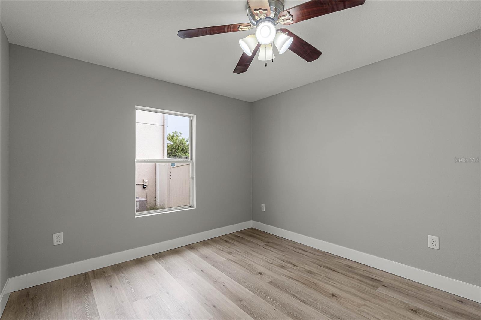 Image 23 of 32 For 13550 Laranja Street