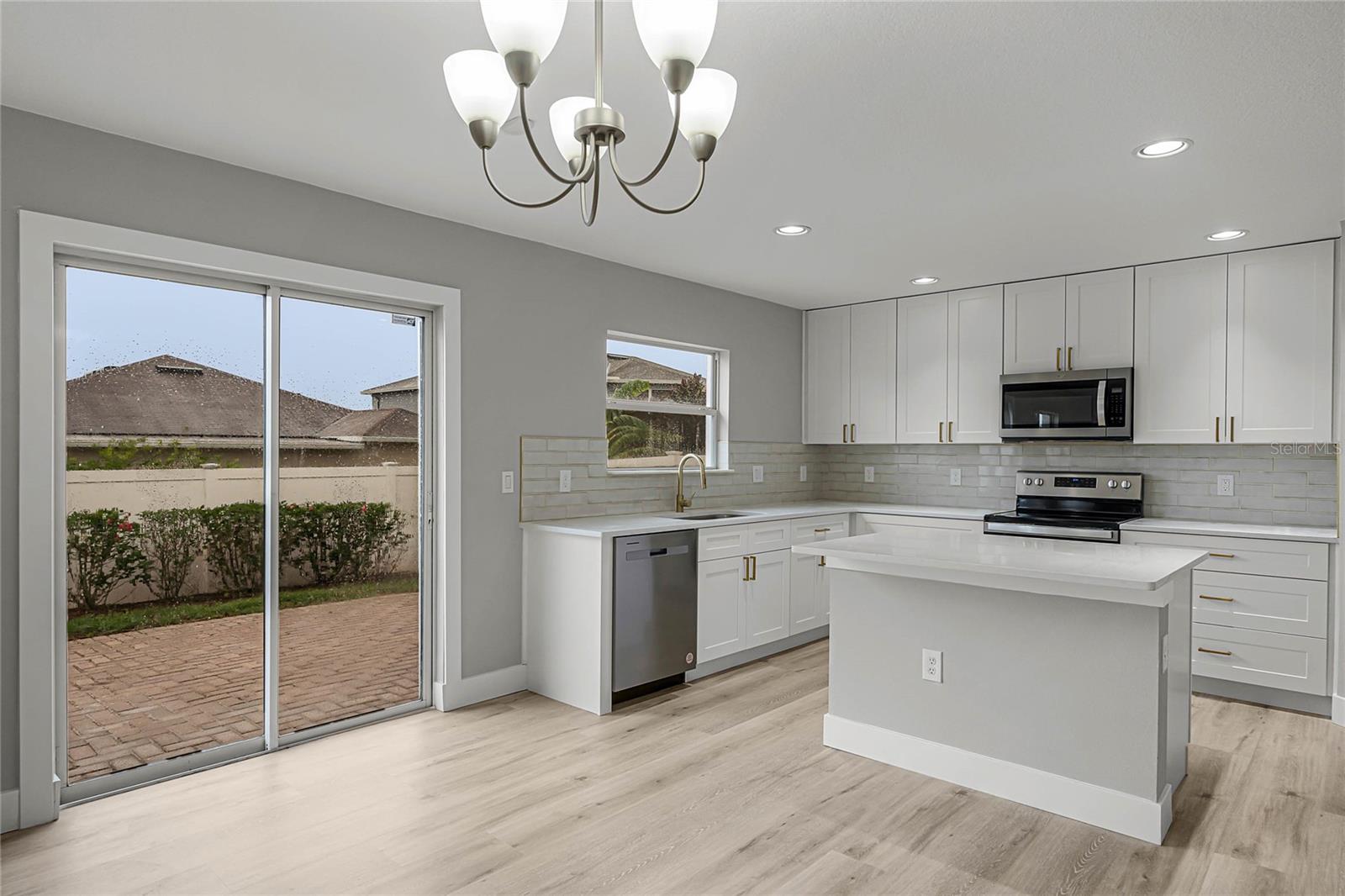 Image 7 of 32 For 13550 Laranja Street